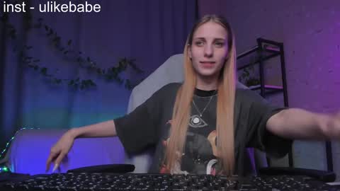 Snapshot of meandmaboy chatting on 01-21-25, 08:11 Anna online show from 01-21-25, 08:11