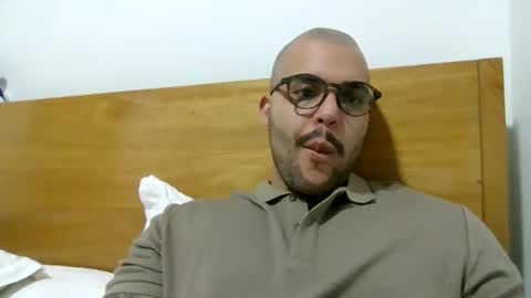 Snapshot of medellindrak chatting on 01-01-25, 02:09 filippoae online show from 01-01-25, 02:09