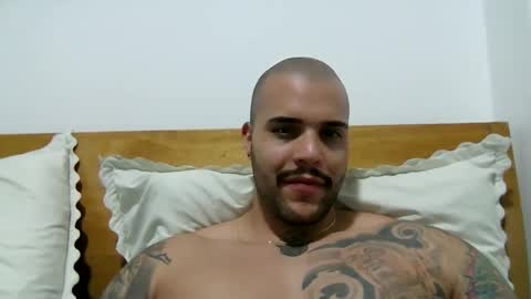 Snapshot of medellindrak chatting on 02-01-25, 12:40 filippoae online show from 02-01-25, 12:40