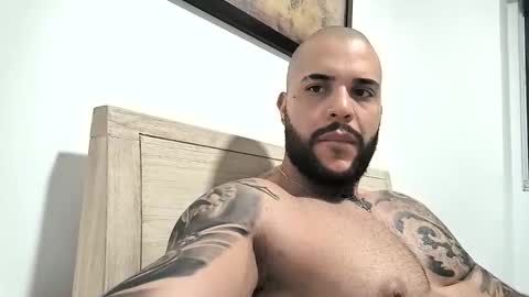 Snapshot of medellindrak chatting on 11-28-25, 11:07 filippoae online show from 11-28-25, 11:07