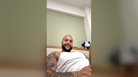 Snapshot of medellindrak chatting on 01-14-26, 02:06 filippoae online show from 01-14-26, 02:06