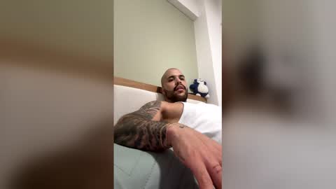 Snapshot of medellindrak chatting on 02-08-26, 10:02 filippoae online show from 02-08-26, 10:02