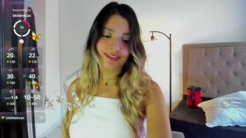 Snapshot of meduza_sexy_caramel chatting on 03-08-25, 03:56 Baio online show from 03-08-25, 03:56