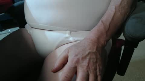 mee9090e900 online show from 09-17-25, 07:59