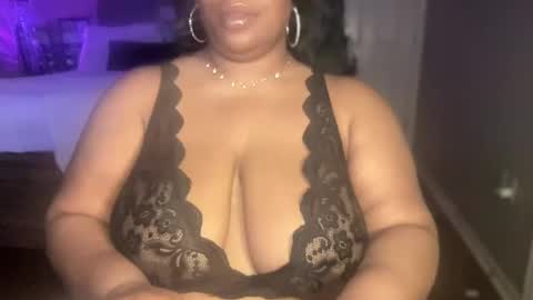 Snapshot of meetsouthernpeach chatting on 01-18-25, 03:20 Southern Peach online show from 01-18-25, 03:20