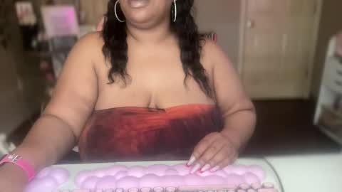 Snapshot of meetsouthernpeach chatting on 02-19-25, 04:44 Southern Peach online show from 02-19-25, 04:44