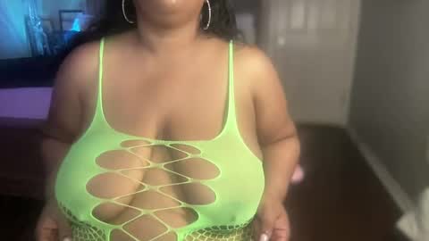 Snapshot of meetsouthernpeach chatting on 02-23-25, 03:56 Southern Peach online show from 02-23-25, 03:56