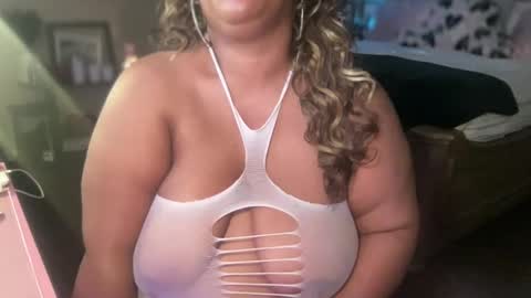 Snapshot of meetsouthernpeach chatting on 10-08-25, 03:37 Southern Peach online show from 10-08-25, 03:37