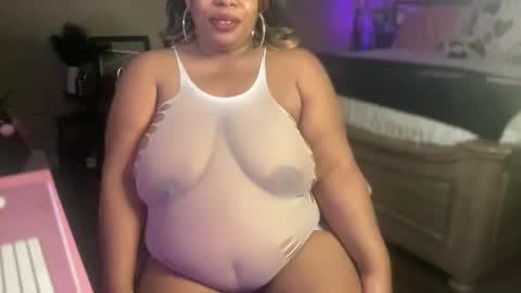 Snapshot of meetsouthernpeach chatting on 10-27-25, 04:05 Southern Peach online show from 10-27-25, 04:05