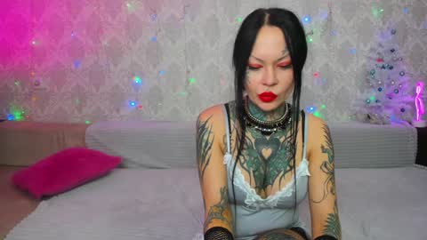 Snapshot of megan_blackmoon chatting on 12-29-24, 08:00 Helena Tuman online show from 12-29-24, 08:00