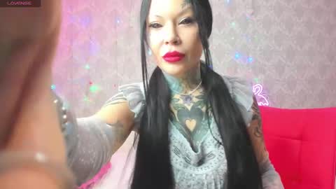 Snapshot of megan_blackmoon chatting on 01-22-25, 04:23 Helena Tuman online show from 01-22-25, 04:23