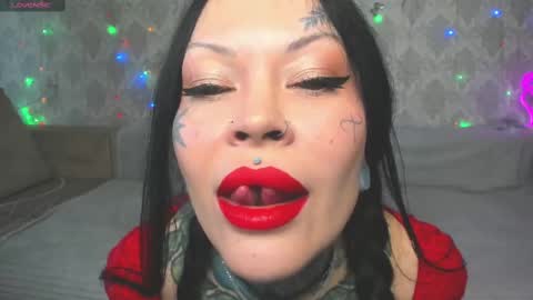 Snapshot of megan_blackmoon chatting on 03-07-25, 09:07 Helena Tuman online show from 03-07-25, 09:07
