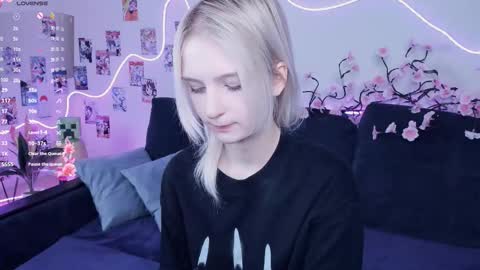 Snapshot of megan_chan chatting on 01-09-26, 05:26 Megan and Anna online show from 01-09-26, 05:26