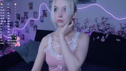 Snapshot of megan_chan chatting on 01-11-26, 05:07 Megan and Anna online show from 01-11-26, 05:07