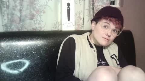 Snapshot of megan_coop3r_ chatting on 12-22-24, 05:12 Megan and sophi online show from 12-22-24, 05:12