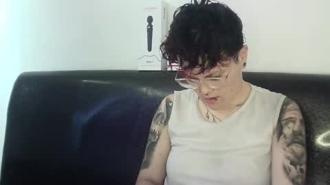 Snapshot of megan_coop3r_ chatting on 02-17-25, 07:21 Megan and sophi online show from 02-17-25, 07:21