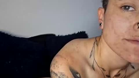 Snapshot of megan_coop3r_ chatting on 09-15-25, 07:41 Megan and sophi online show from 09-15-25, 07:41