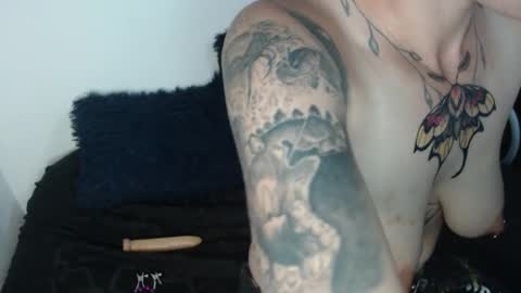 Snapshot of megan_coop3r_ chatting on 09-18-25, 02:02 Megan and sophi online show from 09-18-25, 02:02