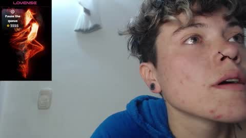 Snapshot of megan_coop3r_ chatting on 10-20-25, 01:28 Megan and sophi online show from 10-20-25, 01:28