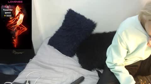 Snapshot of megan_coop3r_ chatting on 11-16-25, 01:33 Megan and sophi online show from 11-16-25, 01:33