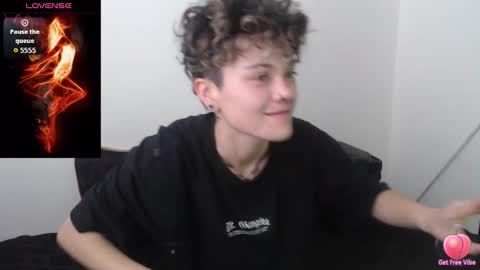 Snapshot of megan_coop3r_ chatting on 11-30-25, 07:51 Megan and sophi online show from 11-30-25, 07:51