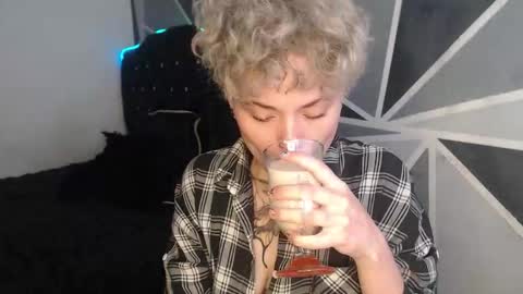 Megan and sophi online show from 12-21-25, 08:49