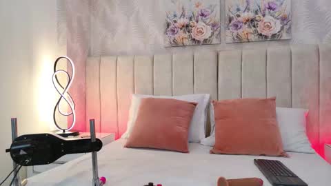 Carolina Paez online show from 11-20-25, 01:11