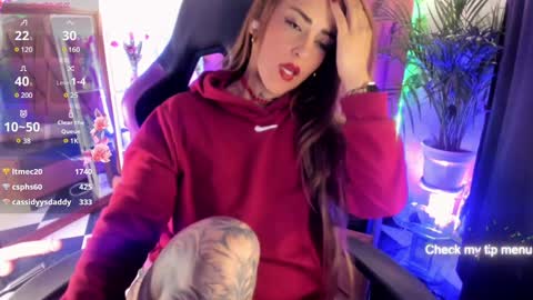 Snapshot of megan_inked_ chatting on 01-11-25, 09:04 online show from 01-11-25, 09:04