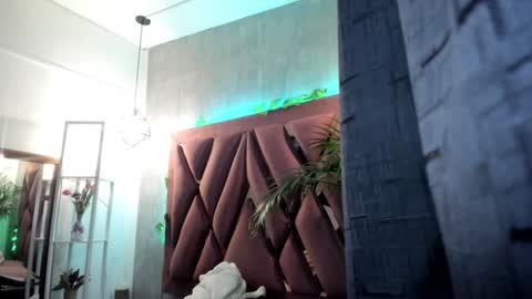 Snapshot of megan_inked_ chatting on 02-08-25, 02:04 online show from 02-08-25, 02:04