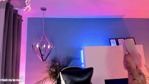 Snapshot of megan_inked_ chatting on 09-26-25, 02:37 online show from 09-26-25, 02:37