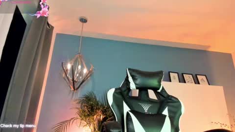 Snapshot of megan_inked_ chatting on 10-01-25, 03:01 online show from 10-01-25, 03:01