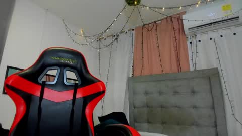 Snapshot of megan_kis9 chatting on 02-22-25, 06:19 megan online show from 02-22-25, 06:19