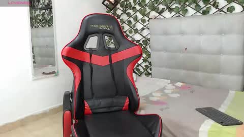 Snapshot of megan_kis9 chatting on 09-17-25, 04:52 megan online show from 09-17-25, 04:52