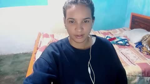 Snapshot of megan_little_ chatting on 12-11-24, 01:37 amanda online show from 12-11-24, 01:37