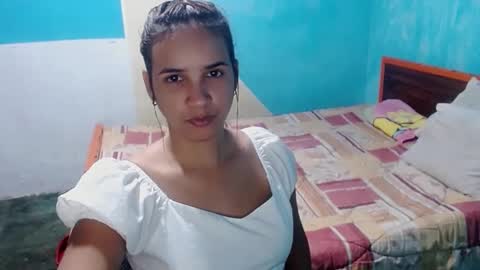 Snapshot of megan_little_ chatting on 12-11-24, 11:43 amanda online show from 12-11-24, 11:43