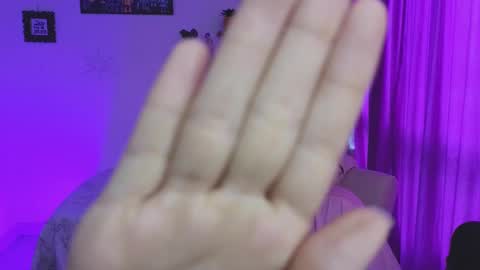                 Laura                 online show from 03-02-25, 02:32