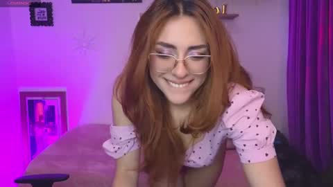                 Laura                 online show from 10-03-25, 11:57