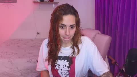                 Laura                 online show from 10-09-25, 10:41