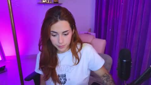                 Laura                 online show from 11-30-25, 01:42