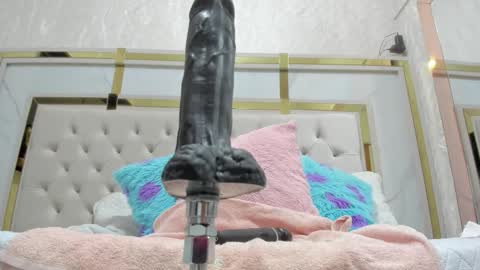 Snapshot of megan_rous2 chatting on 11-10-25, 01:04 megan online show from 11-10-25, 01:04