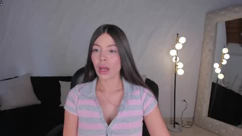 Snapshot of meganscottx chatting on 07-07-26, 12:31 Megan online show from 07-07-26, 12:31