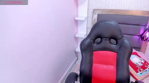 M E G A N  online show from 12-19-25, 03:02