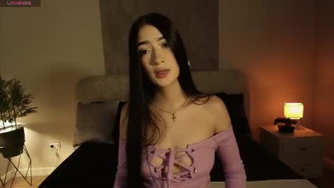 Snapshot of meggan_luxx chatting on 06-19-26, 11:03 MEGGAN LUXX online show from 06-19-26, 11:03