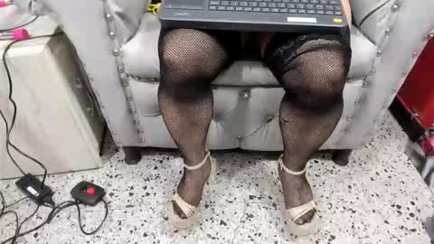 meggancurvy online show from 12-20-25, 01:34