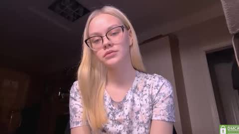 Snapshot of megganskurski chatting on 02-24-26, 05:33 Mia online show from 02-24-26, 05:33