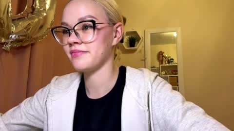 Mia online show from 04-09-26, 03:06