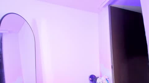 Snapshot of meghanallen_ chatting on 10-21-25, 01:06 meghanallen_ online show from 10-21-25, 01:06