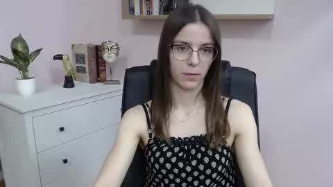 Snapshot of megi_erotic chatting on 03-05-25, 06:01 Megi online show from 03-05-25, 06:01
