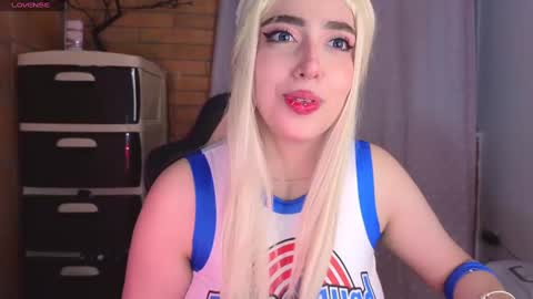 Snapshot of megumi_yang chatting on 01-05-25, 08:43 Megumi online show from 01-05-25, 08:43