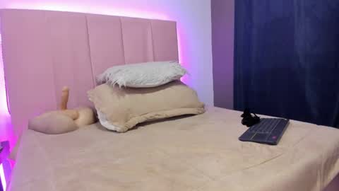 Snapshot of melani_xc chatting on 02-15-25, 07:39 MELANI - online show from 02-15-25, 07:39